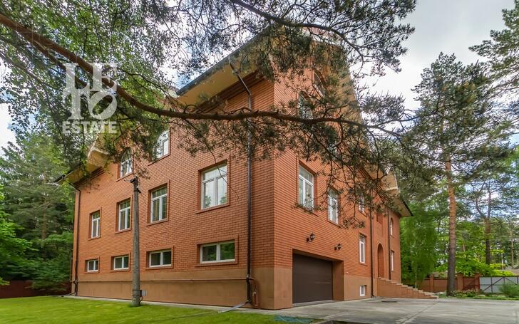 3-этажный коттедж 1 319 м² с отделкой