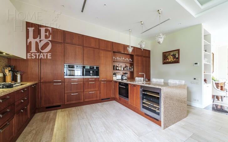 2-этажный коттедж 710 м² с отделкой