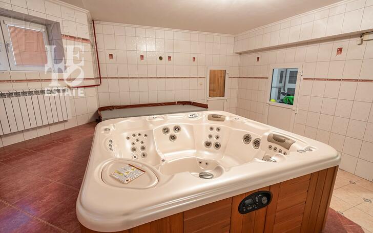 3-этажный коттедж 1 319 м² с отделкой