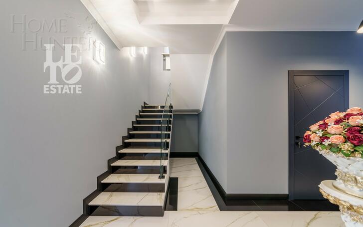 2-этажный коттедж 244 м² с отделкой