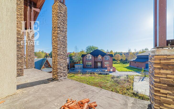 3-этажный коттедж 690 м² без отделки