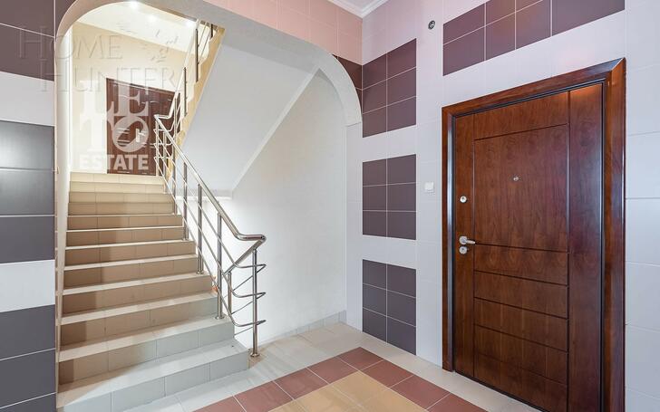 3-этажный коттедж 1 319 м² с отделкой