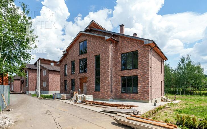 2-этажный коттедж 398.2 м² без отделки