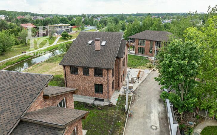 2-этажный коттедж 606.8 м² без отделки