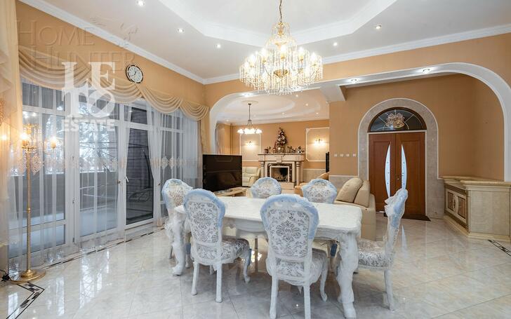 3-этажный коттедж 1 319 м² с отделкой