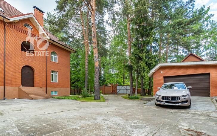 3-этажный коттедж 1 319 м² с отделкой