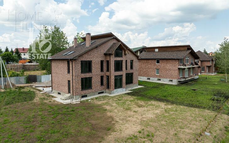 2-этажный коттедж 398.2 м² без отделки