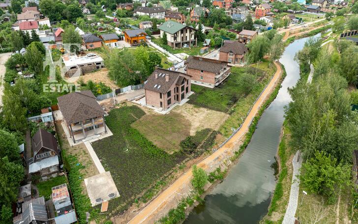 2-этажный коттедж 606.8 м² без отделки