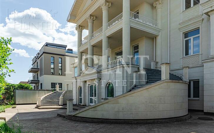 3-этажный коттедж 1 532 м² без отделки