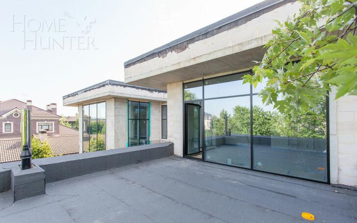 3-этажный коттедж 1 220 м² без отделки