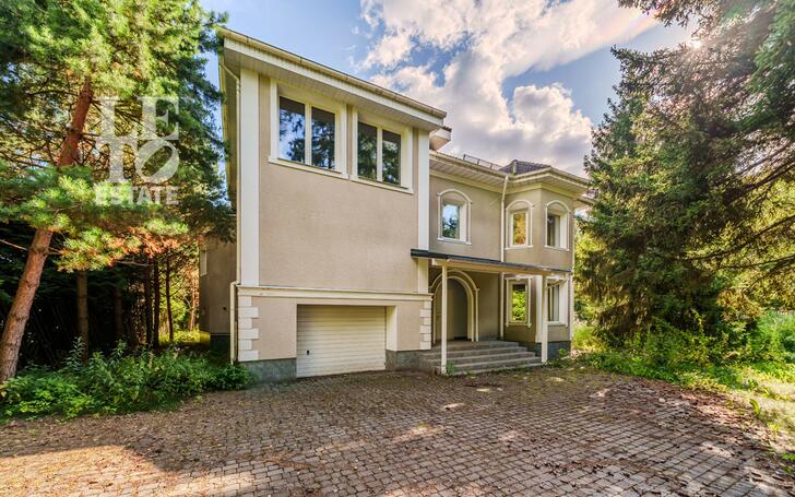 3-этажный коттедж 600 м² с отделкой