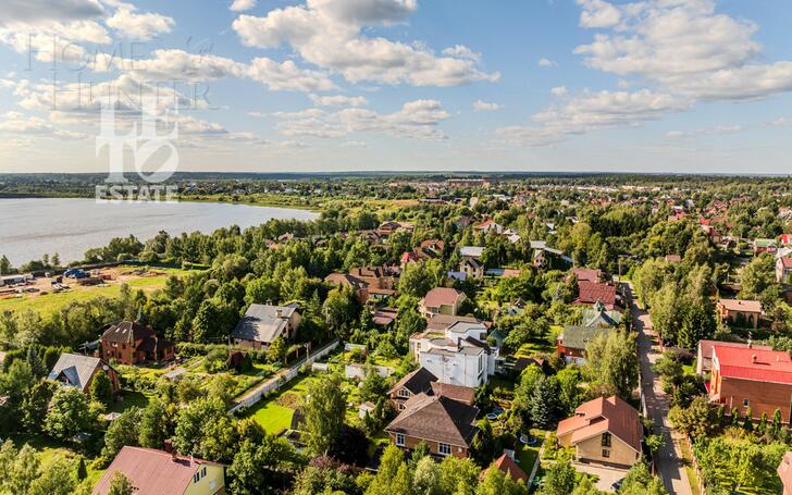 3-этажный коттедж 600 м² с отделкой