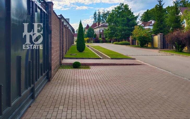 2-этажный коттедж 1 350 м² без отделки