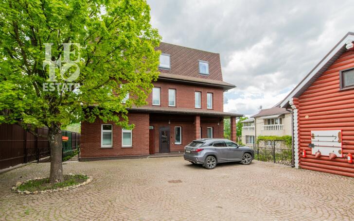 3-этажный коттедж 553.6 м² с отделкой