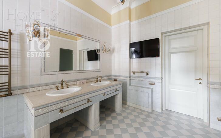 2-этажный коттедж 1 556 м² с отделкой