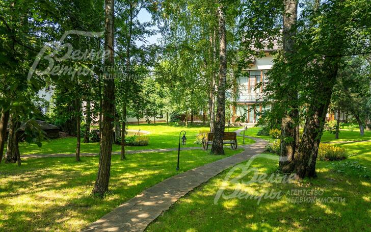 2-этажный коттедж 2 200 м² с отделкой
