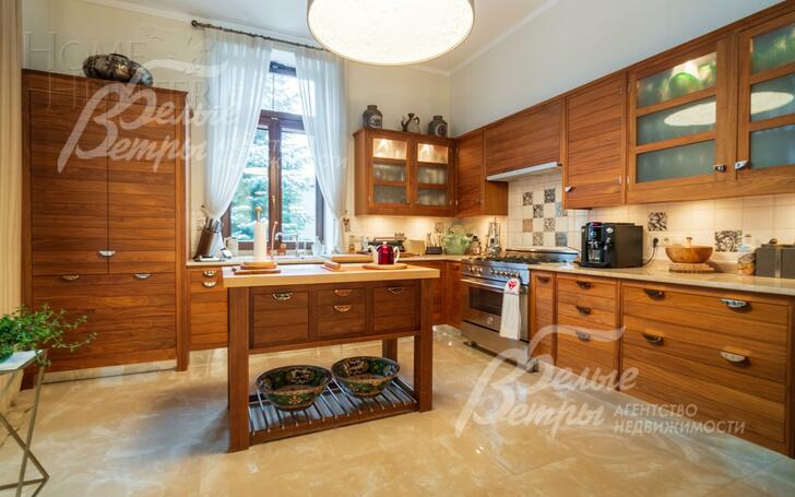 2-этажный коттедж 2 200 м² с отделкой