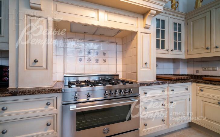 2-этажный коттедж 2 200 м² с отделкой