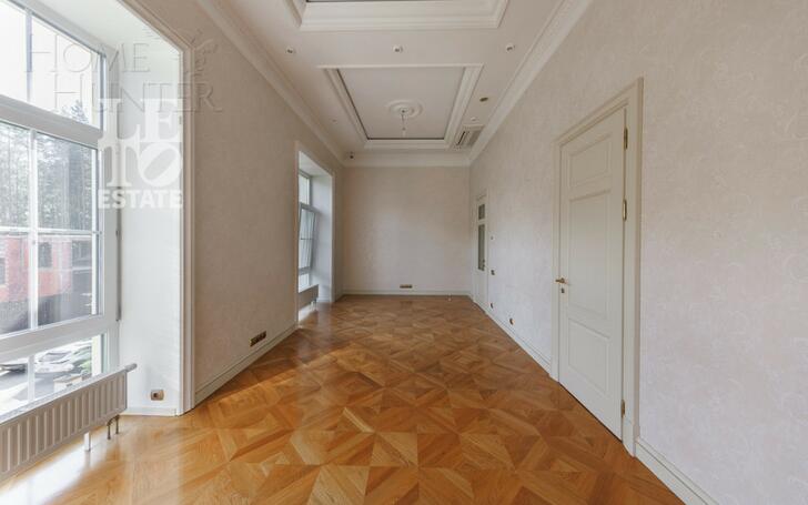 2-этажный коттедж 1 556 м² с отделкой