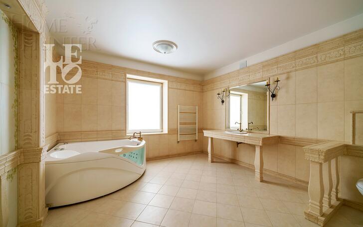 3-этажный коттедж 600 м² с отделкой