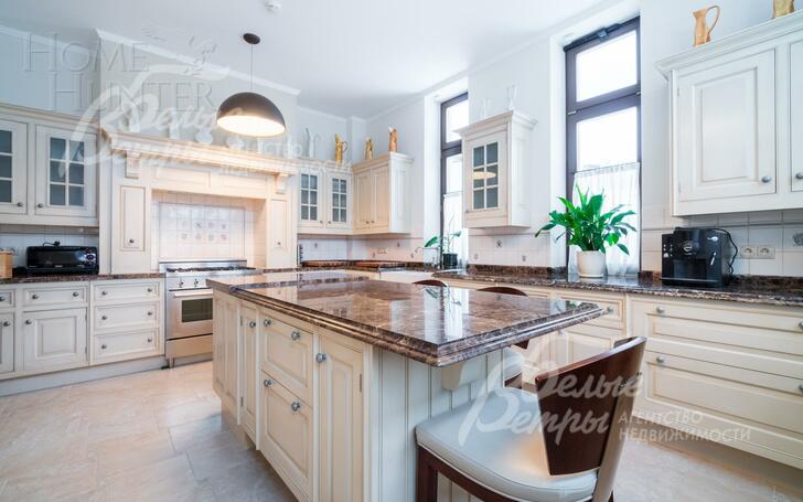 2-этажный коттедж 2 200 м² с отделкой