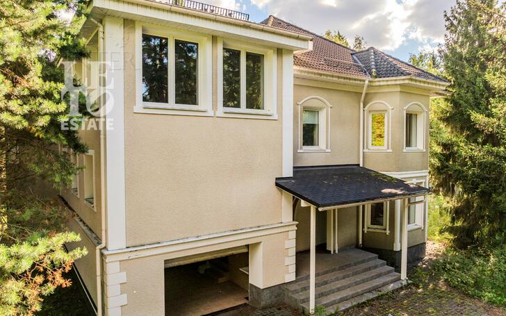 3-этажный коттедж 600 м² с отделкой