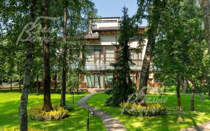 2-этажный коттедж 2 200 м² с отделкой