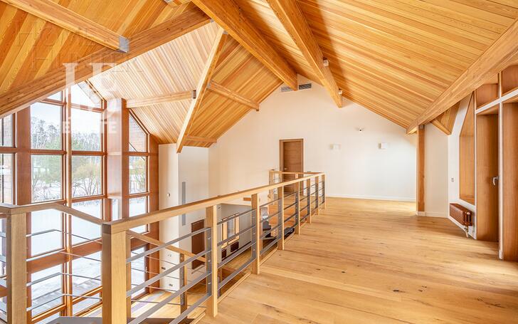 3-этажный коттедж 600 м² с отделкой