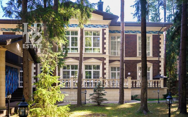 2-этажный коттедж 1 556 м² с отделкой