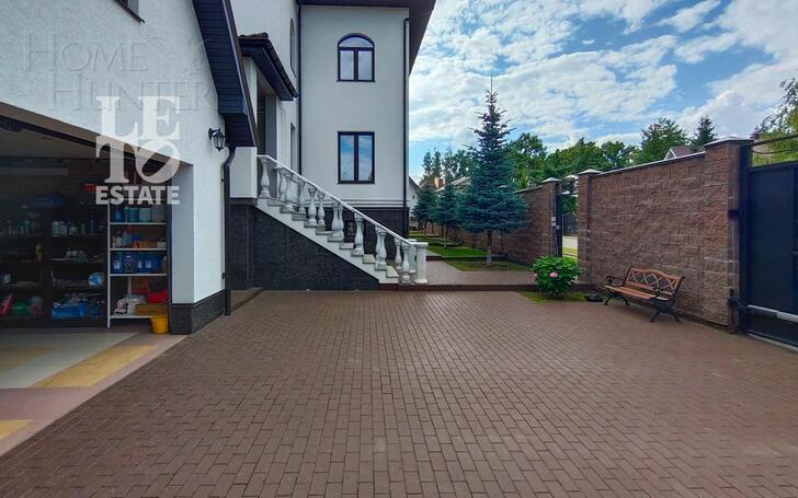 2-этажный коттедж 1 350 м² без отделки