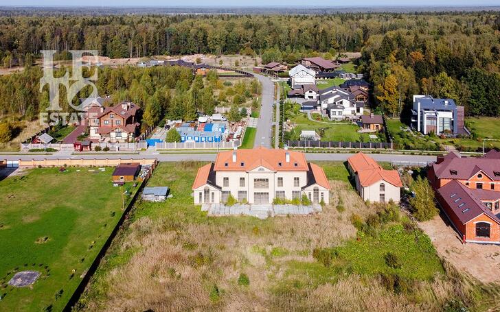 2-этажный коттедж 1 050 м² без отделки