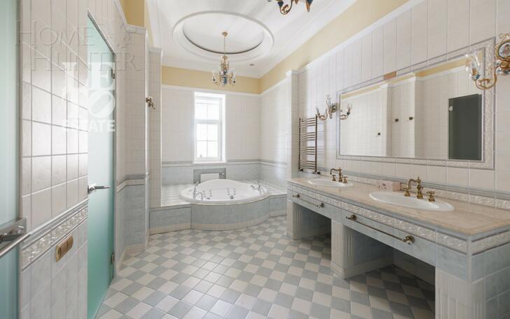 2-этажный коттедж 1 556 м² с отделкой
