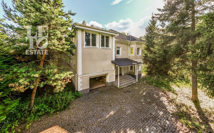 3-этажный коттедж 600 м² с отделкой