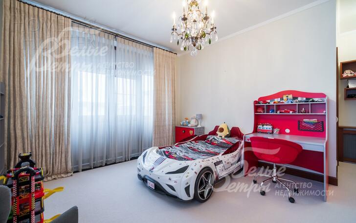 2-этажный коттедж 2 200 м² с отделкой