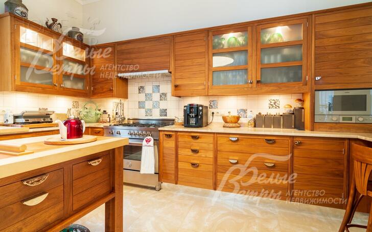 2-этажный коттедж 2 200 м² с отделкой
