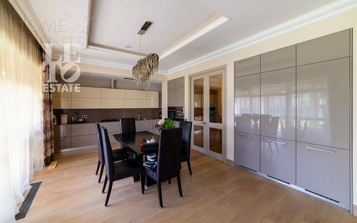 2-этажный коттедж 284.9 м² с отделкой