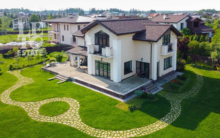 2-этажный коттедж 284.9 м² с отделкой