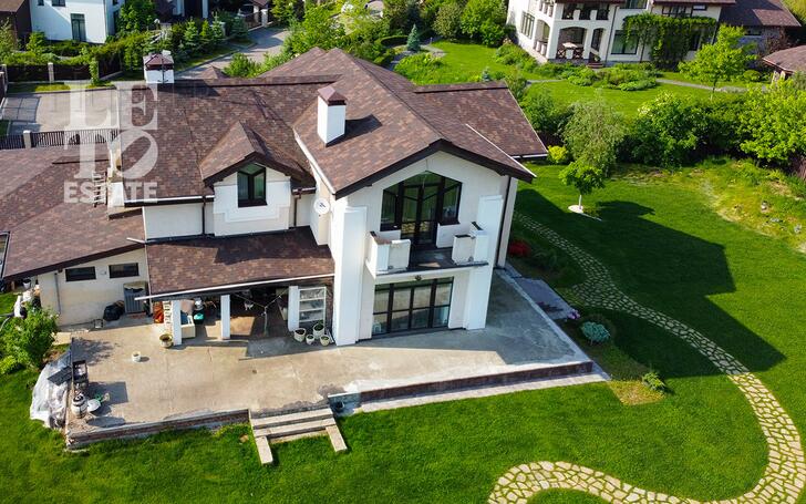 2-этажный коттедж 284.9 м² с отделкой