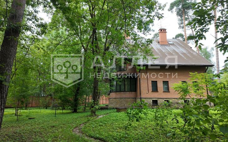2-этажный коттедж 400 м² с отделкой