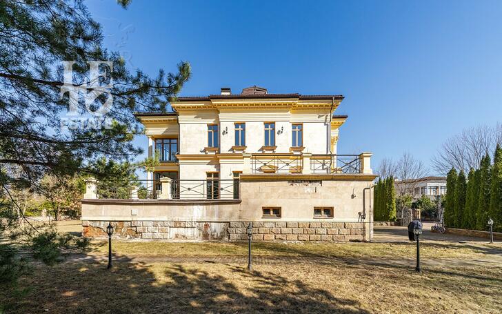 2-этажный коттедж 800 м² с отделкой