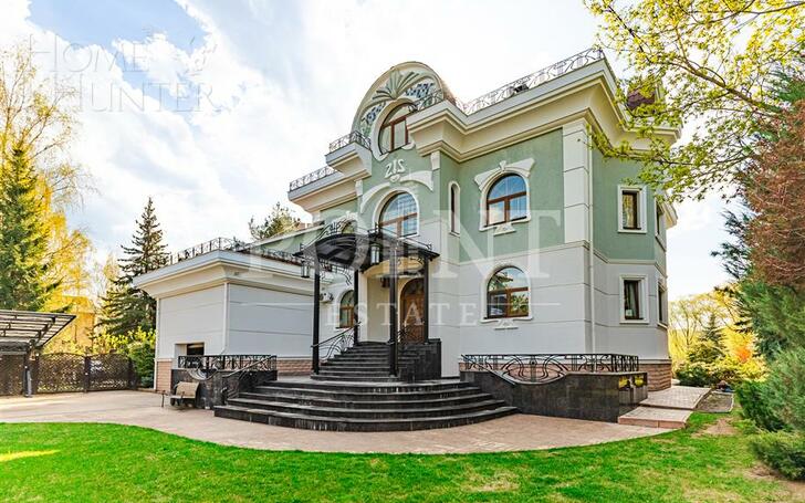 3-этажный коттедж 760 м² с отделкой