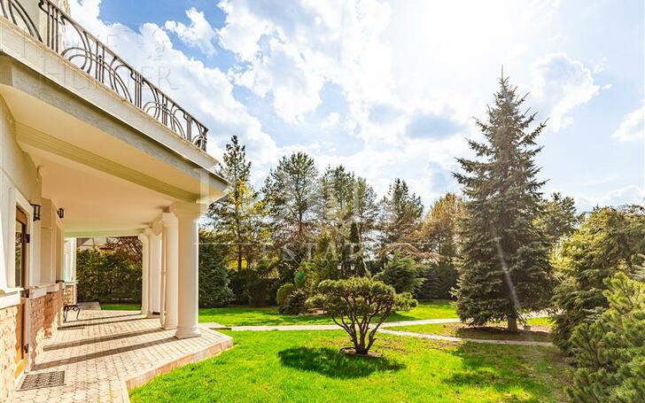 3-этажный коттедж 760 м² с отделкой