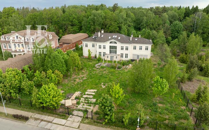 2-этажный коттедж 921 м² без отделки