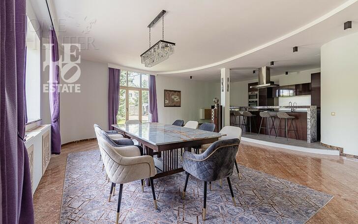 3-этажный коттедж 1 348 м² с отделкой