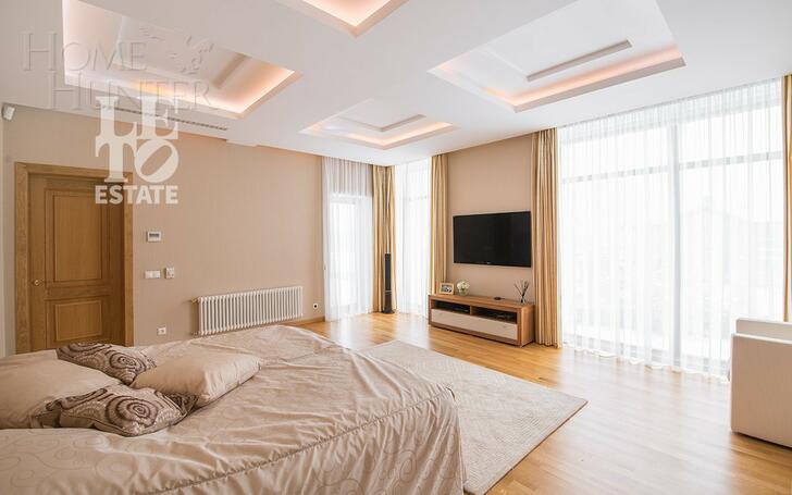 3-этажный коттедж 1 000 м² с отделкой
