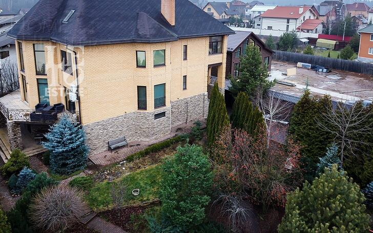 2-этажный коттедж 550 м² с отделкой