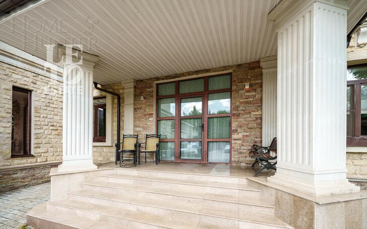 3-этажный коттедж 640 м² с отделкой