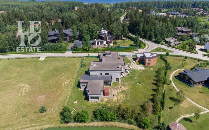 2-этажный коттедж 1 000 м² без отделки