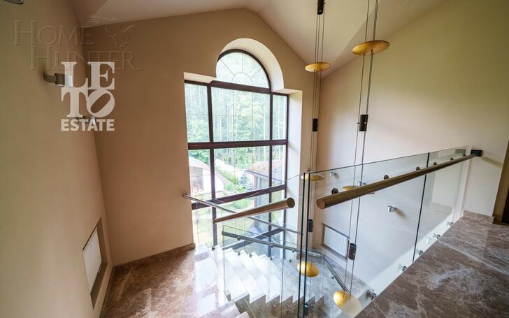 3-этажный коттедж 640 м² с отделкой