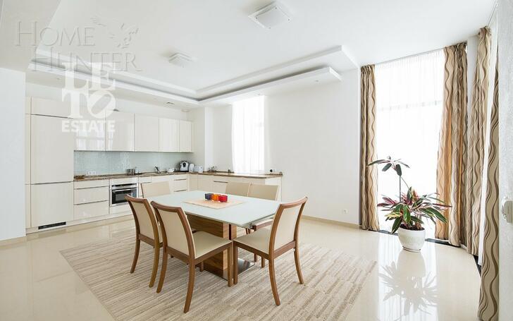 3-этажный коттедж 1 000 м² с отделкой